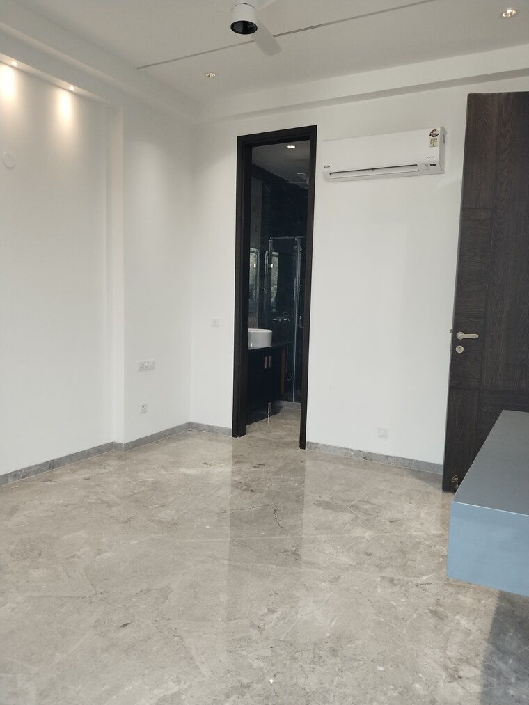 Room, saket 3 Bedroom 1850 Sq.Ft. Apartment In Saket Delhi 9463331