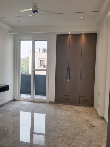 Room in 3 BHK Apartment at Saket – for Rent