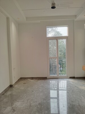 Room in 3 BHK Apartment at Saket – for Rent