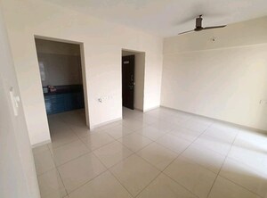 Room in 2 BHK Apartment at Paranjape Richmond Park, Rahatani – for Rent