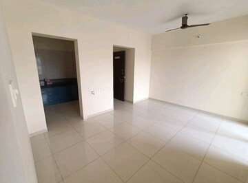 Room in 2 BHK Apartment at Paranjape Richmond Park, Rahatani – for Rent