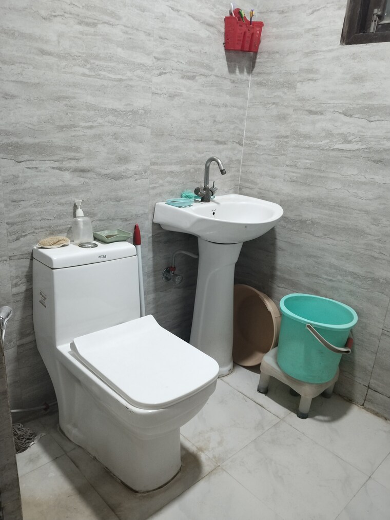 Attached Bathroom, panchsheel vihar 2 Bedroom 875 Sq.Ft. Apartment In Panchsheel Vihar Delhi 9463365