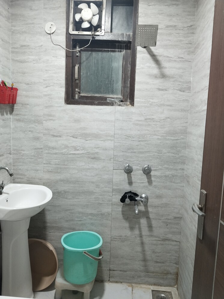 Bathroom, panchsheel vihar 2 Bedroom 875 Sq.Ft. Apartment In Panchsheel Vihar Delhi 9463365