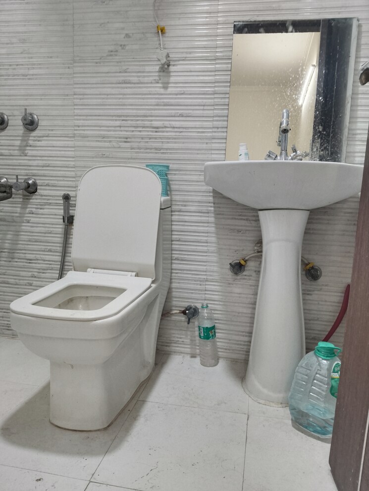 Bathroom, panchsheel vihar 2 Bedroom 875 Sq.Ft. Apartment In Panchsheel Vihar Delhi 9463365
