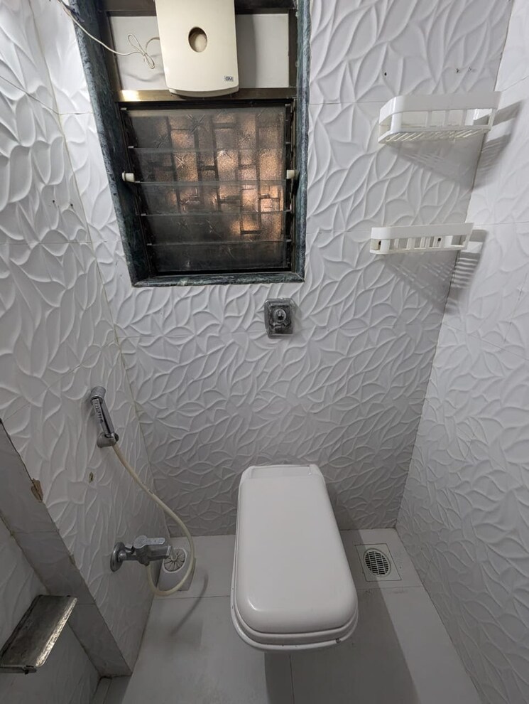 Bathroom, dadar west 1 Bedroom 550 Sq.Ft. Apartment In Dadar West Mumbai 9463373