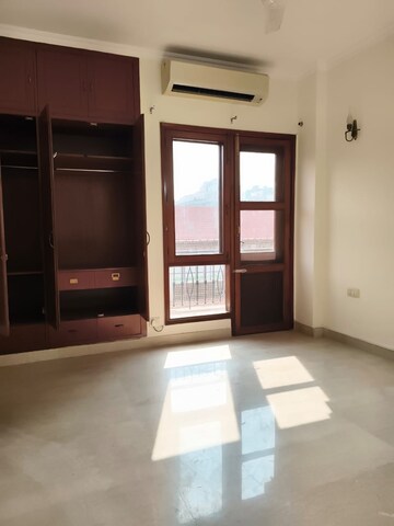 Room in 4 BHK Builder Floor at Boutique Residential Apartments A 3 2, Vasant Vihar – for Rent