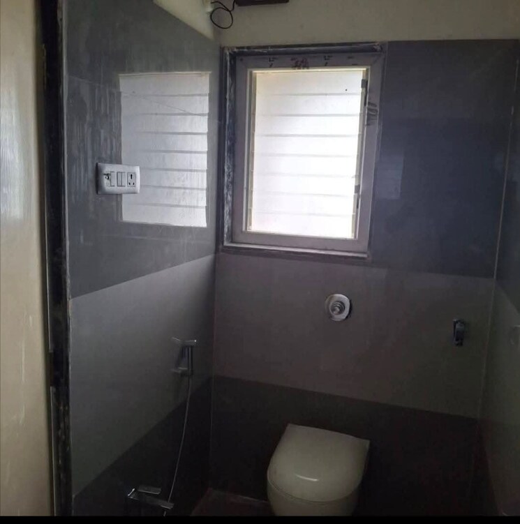 Bathroom, samarth-complex-goregaon 2 Bedroom 750 Sq.Ft. Apartment In Goregaon West Mumbai 9463386