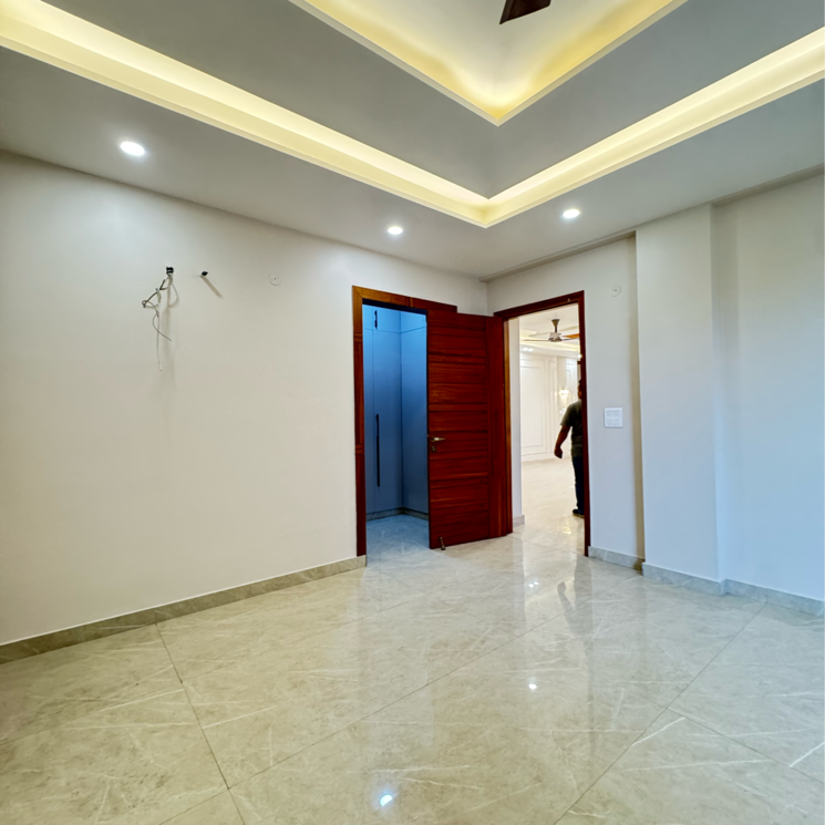 Room, sector 21c 4 Bedroom 500 Sq.Yd. Builder Floor In Sector 21c Faridabad 9463407