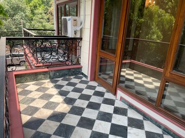 Balcony in 4 BHK Builder Floor at Safdarjung Enclave – for Rent