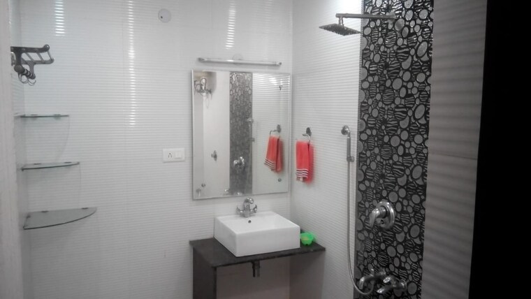 Bathroom, rohini sector 14 3 Bedroom 1400 Sq.Ft. Apartment In Rohini Sector 14 Delhi 9463392