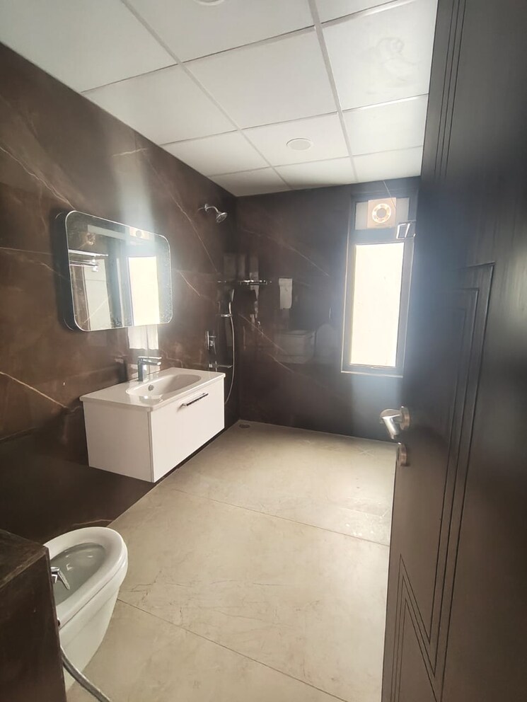 Attached Bathroom, dsr-the-classe 4 Bedroom 3333 Sq.Ft. Apartment In Narsingi Hyderabad 9463347