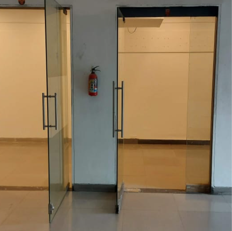 Room, icc-tech-park Commercial Shop 450 Sq.Ft. In Senapati Bapat Road Pune 9463408