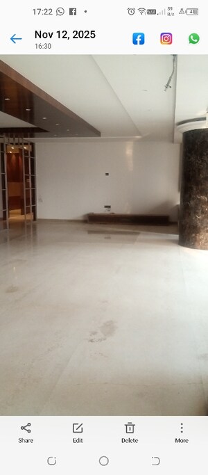 Room in  Office Space at Prabhadevi – for Rent