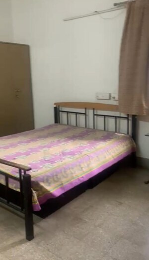 Bedroom in 2 BHK Apartment at Ballygunge – for Rent