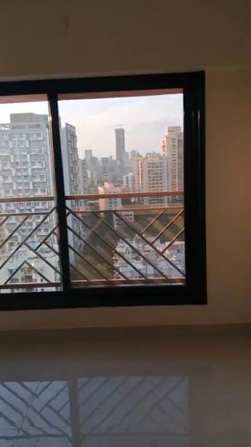 Room in 2 BHK Apartment at Kesar Residency, Kandivali West – for Rent