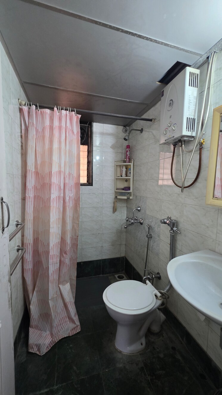 Bathroom, triveni-vasant-vihar-chs 2 Bedroom 850 Sq.Ft. Apartment In Vasant Vihar Thane 9463438