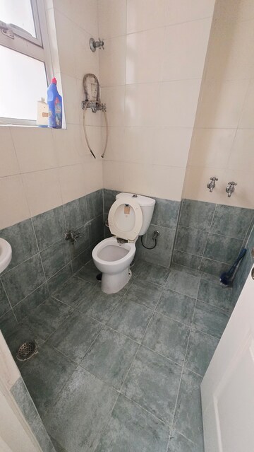Bathroom in 2.5 BHK Apartment at Eldeco Green Meadows, Pi Greater Noida – for Sale