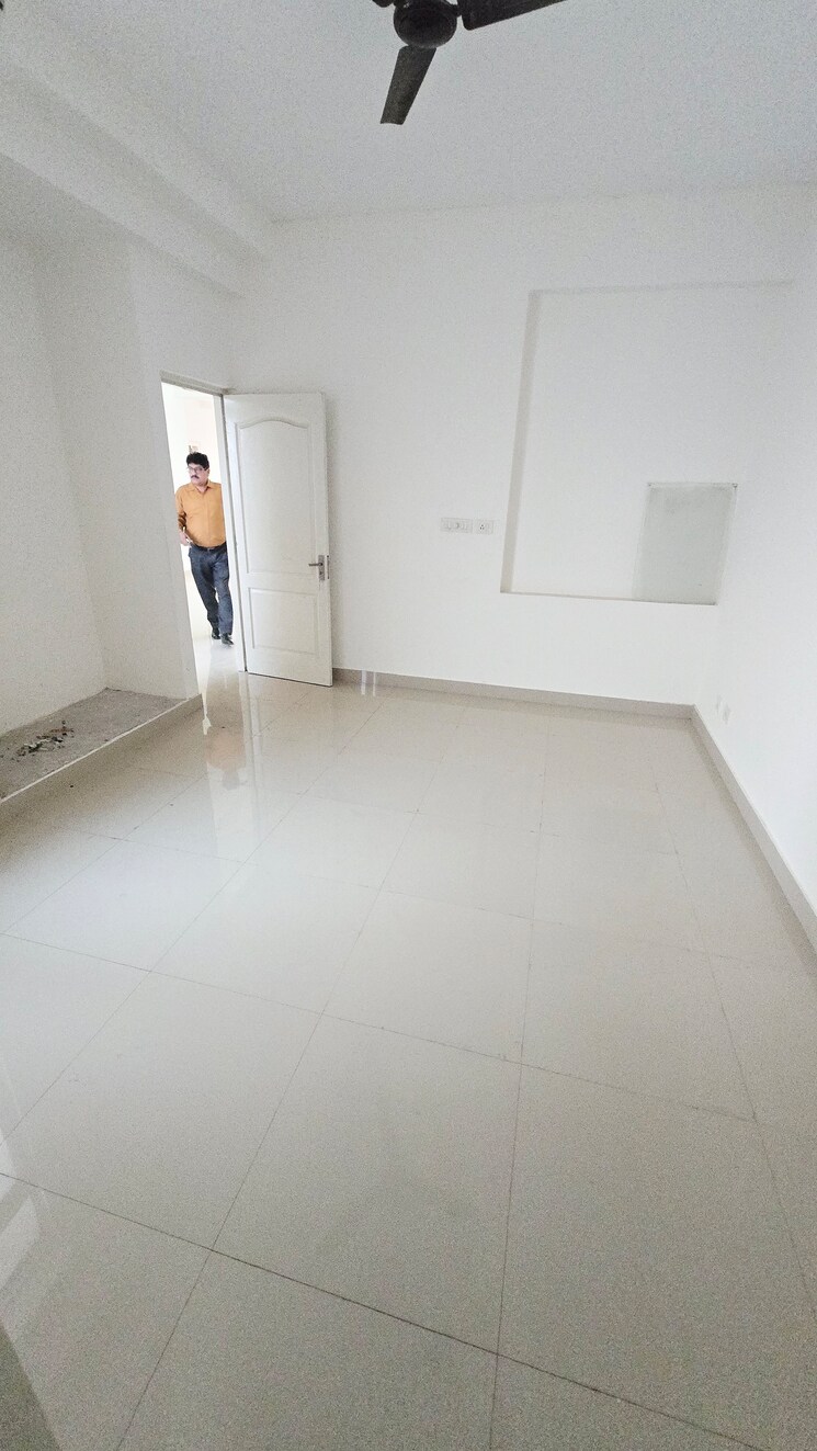 Bathroom, eldeco-green-meadows 2.5 Bedroom 1515 Sq.Ft. Apartment In Pi Greater Noida Greater Noida 9463445
