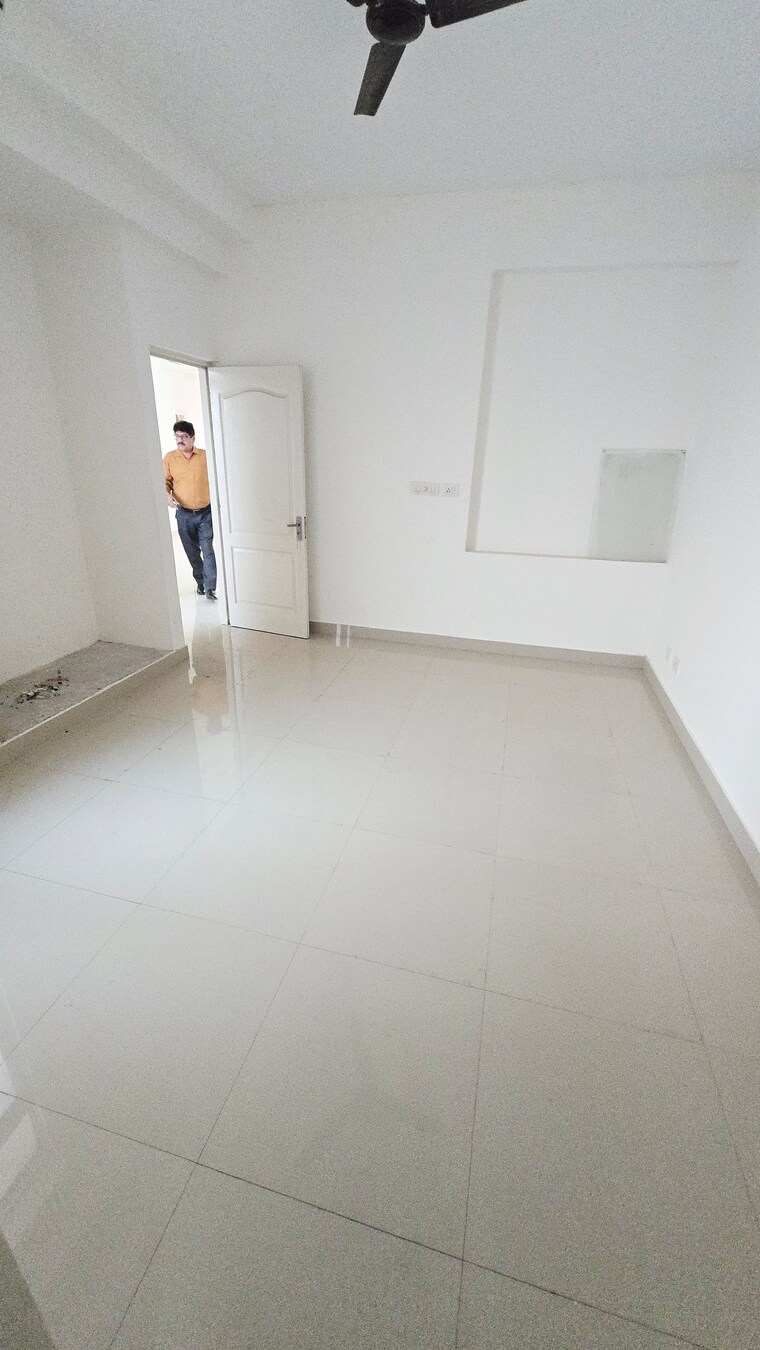 Bathroom, eldeco-green-meadows 2.5 Bedroom 1515 Sq.Ft. Apartment In Pi Greater Noida Greater Noida 9463445