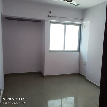 Room in 3 BHK Apartment at Tanvi Eminence Phase II, Mira Road – for Rent