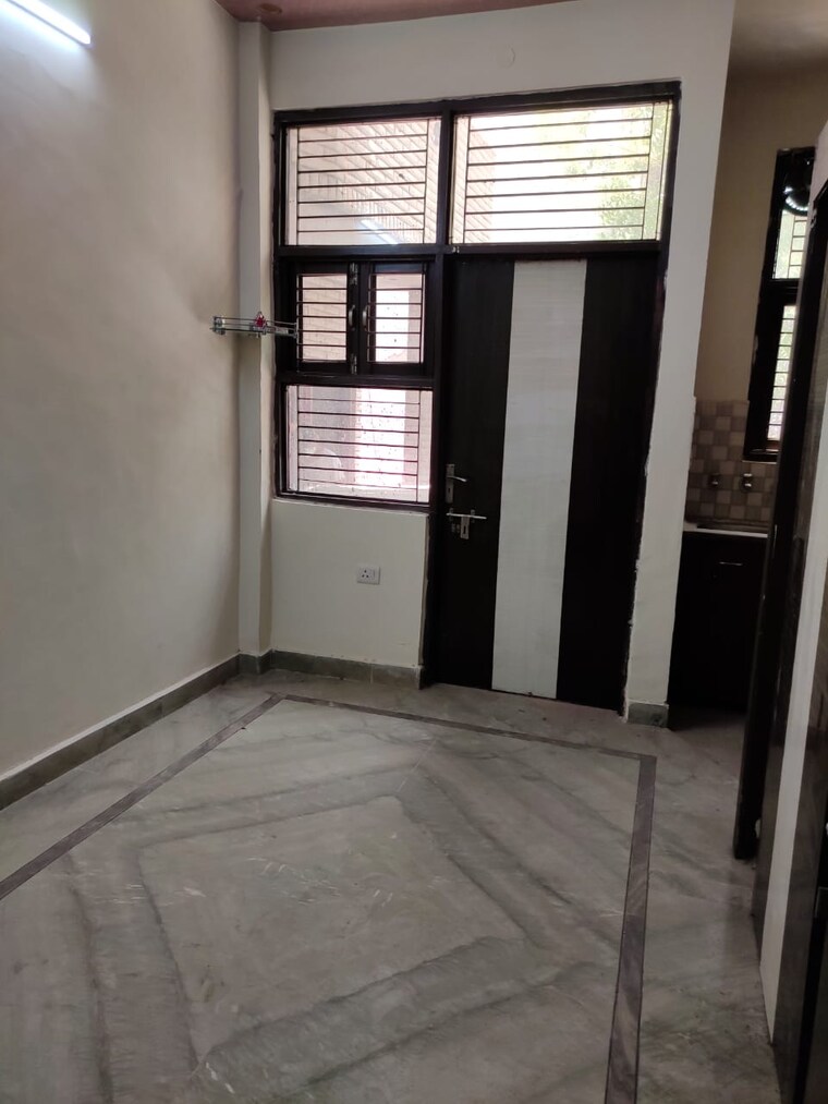 Room, rohini sector 8 2 Bedroom 550 Sq.Ft. Builder Floor In Rohini Sector 8 Delhi 9463457