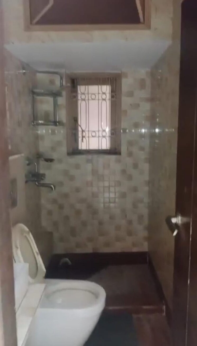 Bathroom, ballygunge 2 Bedroom 1100 Sq.Ft. Apartment In Ballygunge Kolkata 9463459