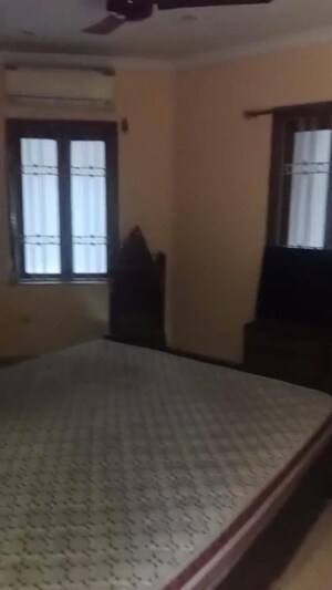 Room in 2 BHK Apartment at Ballygunge – for Rent