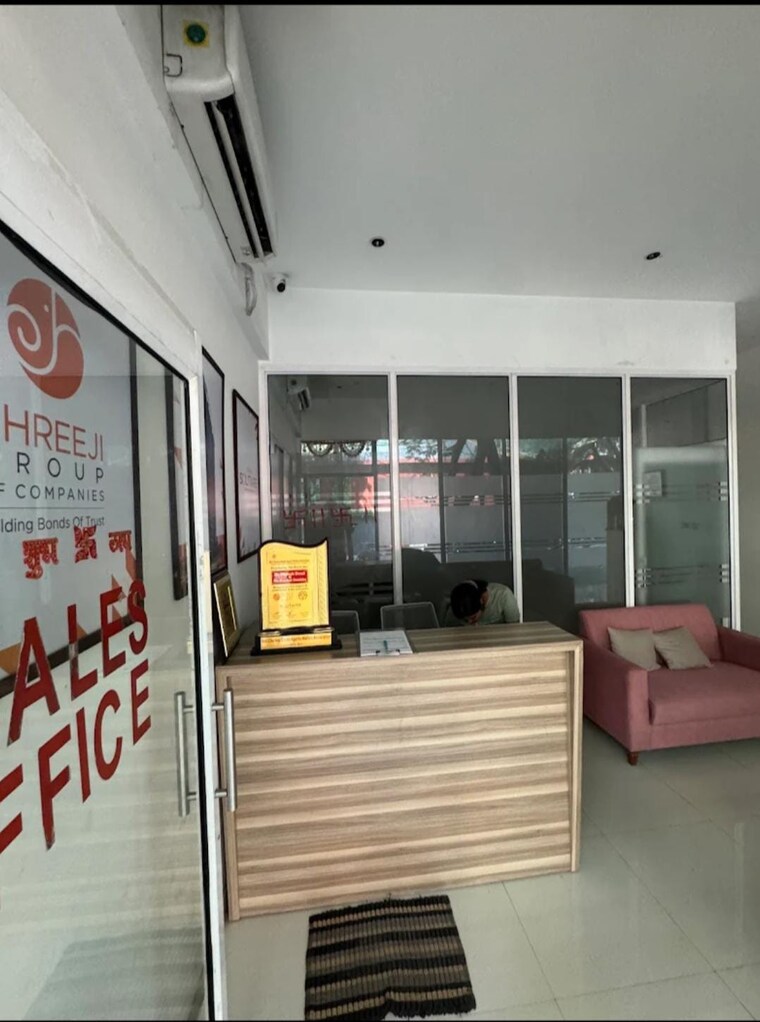  Parking, shreeji-solitaire-kandivali 2 Bedroom 773 Sq.Ft. Apartment In Kandivali West Mumbai 9463477