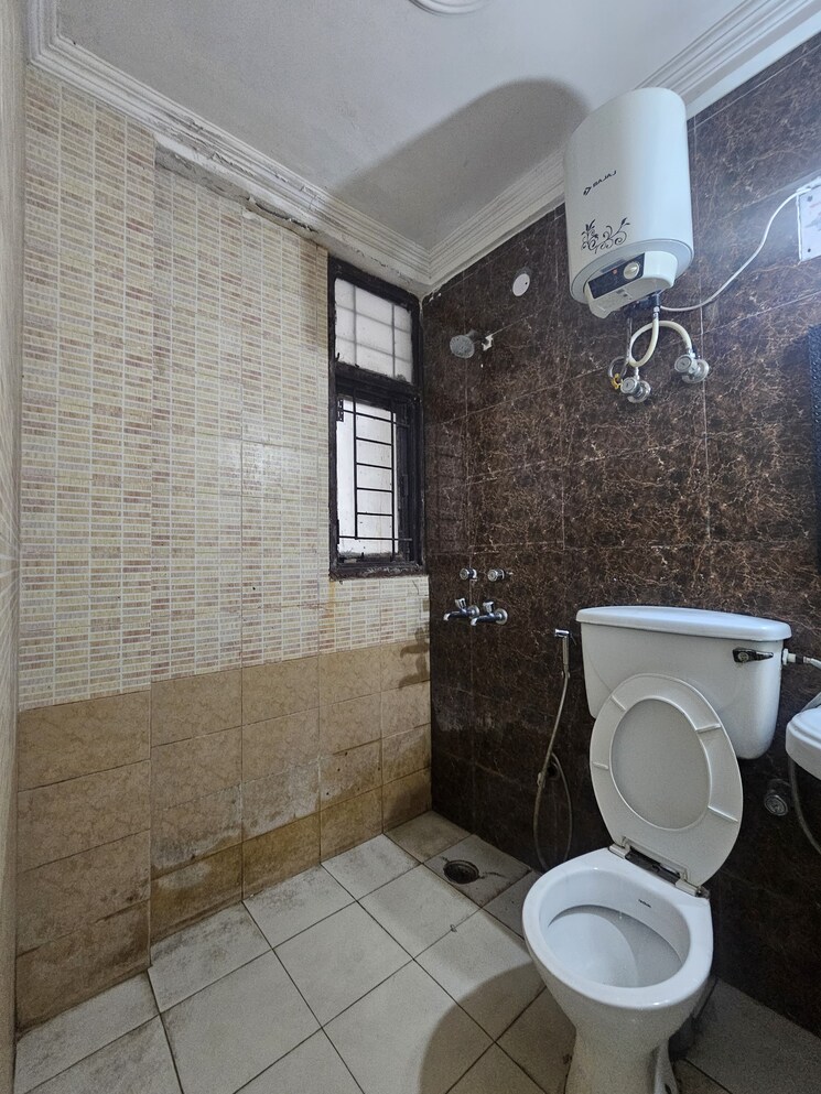 Bathroom, vasant kunj 1 Bedroom 750 Sq.Ft. Apartment In Vasant Kunj Delhi 9463500