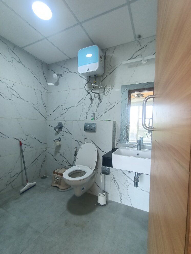 Bathroom, omaxe-lake 3 Bedroom 1580 Sq.Ft. Apartment In North Mullanpur Chandigarh 9463519