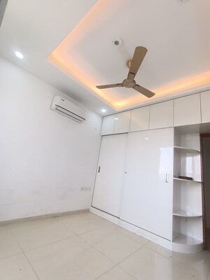 Room in 3 BHK Apartment at Omaxe Lake, North Mullanpur – for Rent