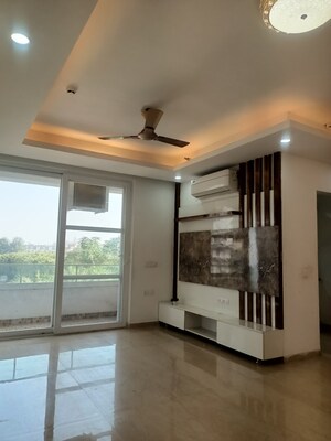 Room in 3 BHK Apartment at Omaxe Lake, North Mullanpur – for Rent