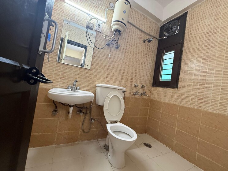 Attached Bathroom, vasant kunj 2 Bedroom 1050 Sq.Ft. Apartment In Vasant Kunj Delhi 9463527