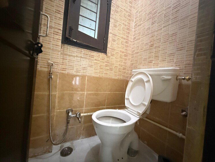 Bathroom, vasant kunj 2 Bedroom 1050 Sq.Ft. Apartment In Vasant Kunj Delhi 9463527