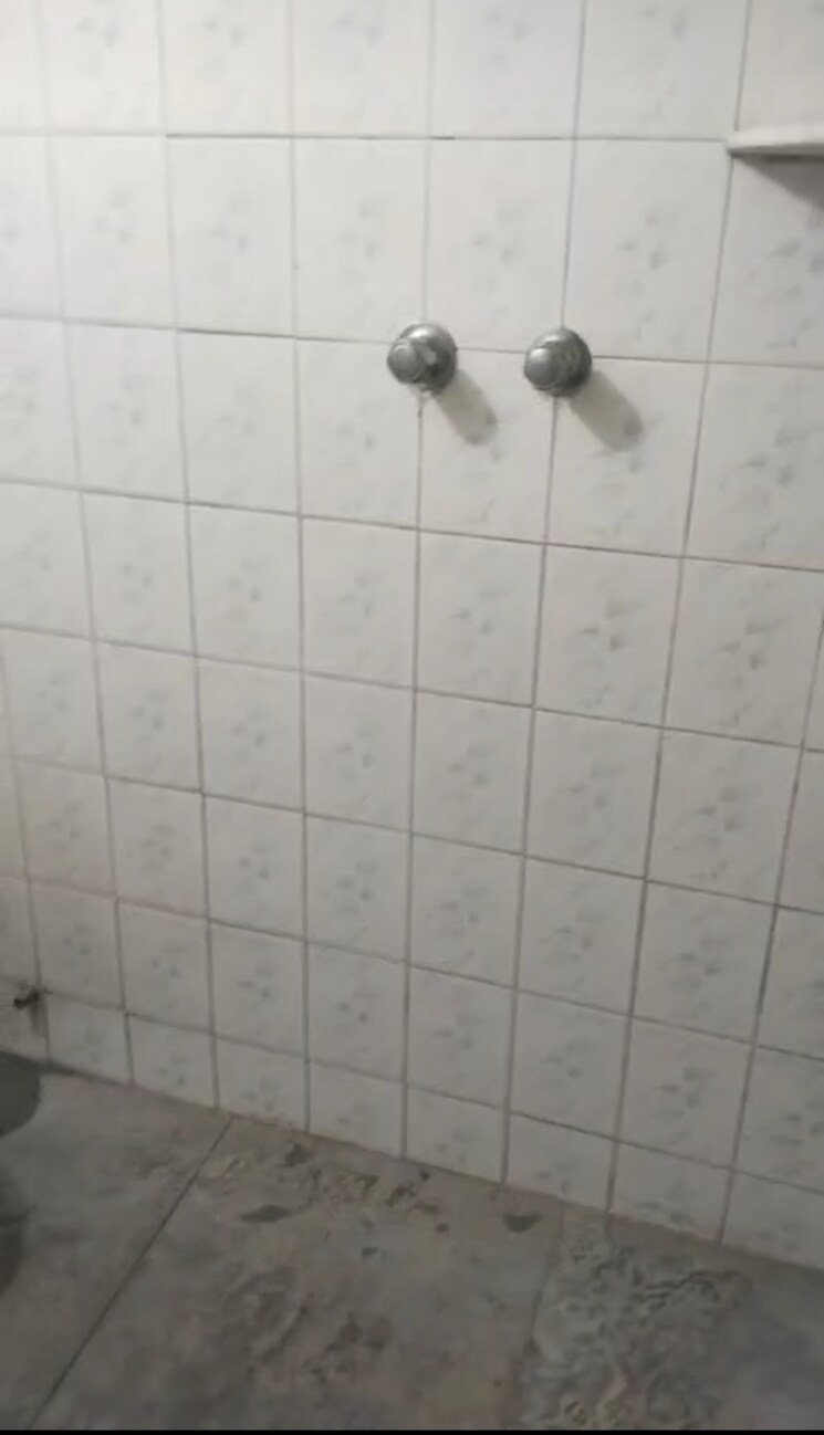 Bathroom, nisarg-chs-parel 1 Bedroom 330 Sq.Ft. Apartment In Parel Mumbai 9463517