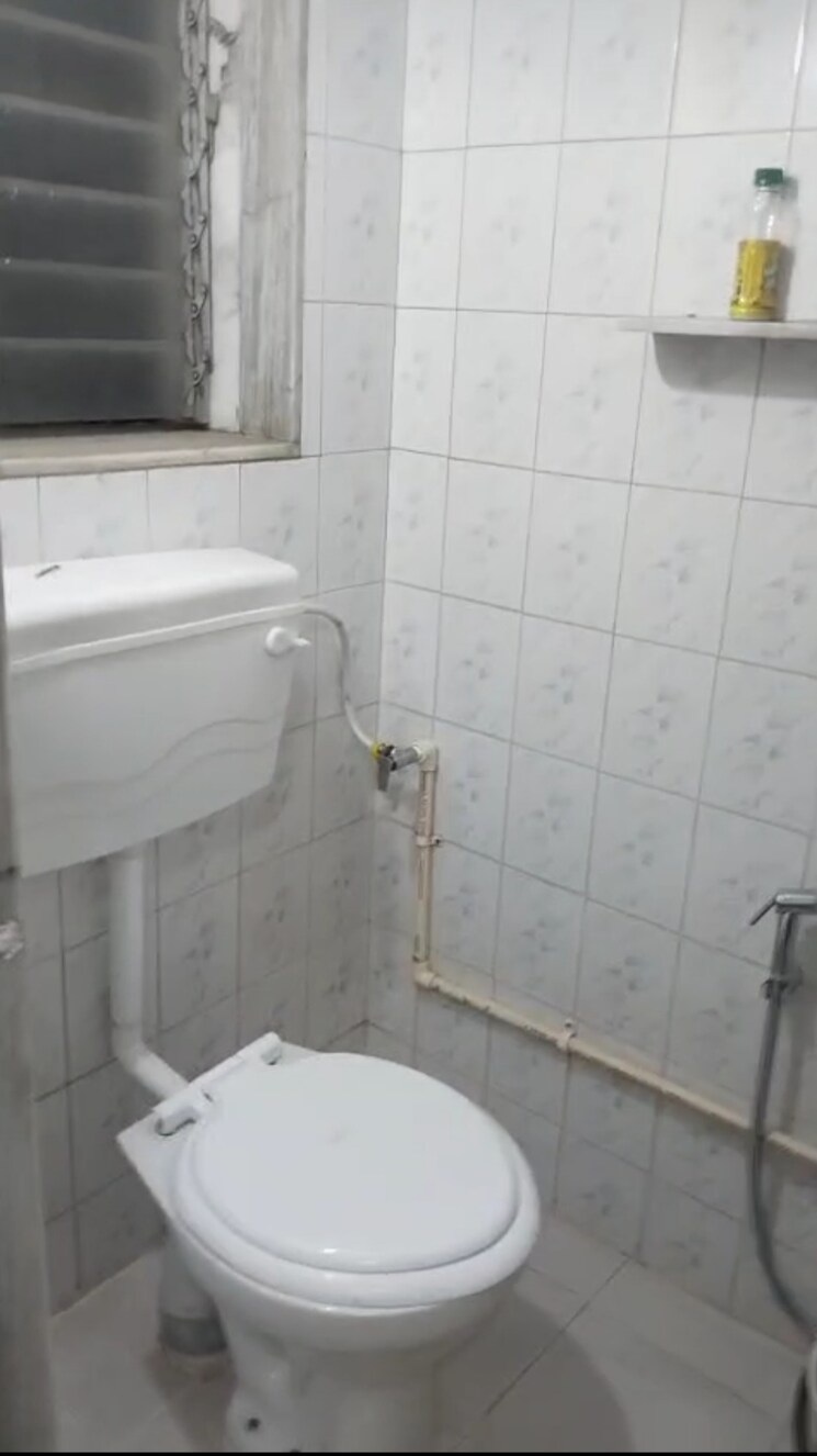 Bathroom, nisarg-chs-parel 1 Bedroom 330 Sq.Ft. Apartment In Parel Mumbai 9463517