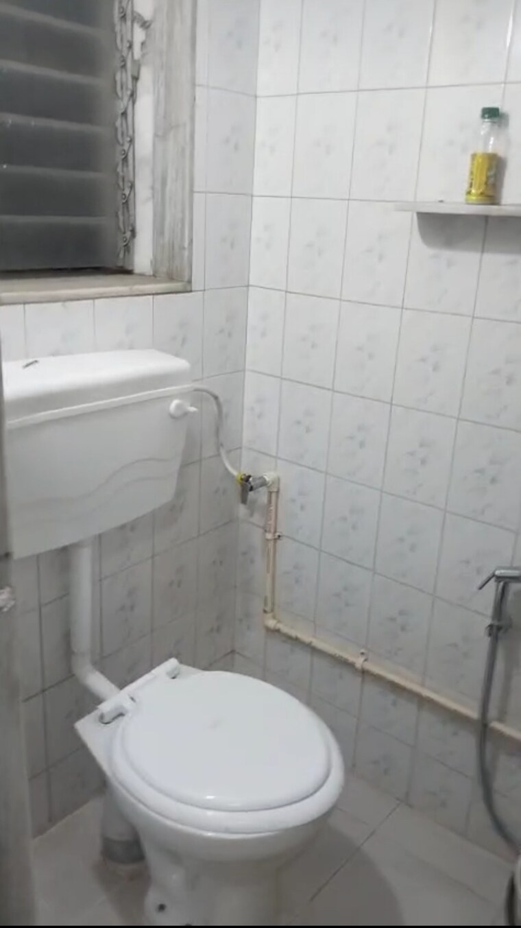 Bathroom, nisarg-chs-parel 1 Bedroom 330 Sq.Ft. Apartment In Parel Mumbai 9463517