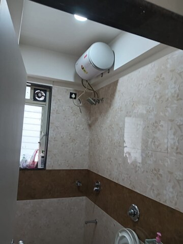 Furnished Amenities in 3 BHK Apartment at Shree CHS Matunga, Matunga East – for Rent