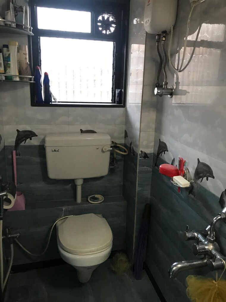 Bathroom, shree-chs-matunga 3 Bedroom 1000 Sq.Ft. Apartment In Matunga East Mumbai 9463534