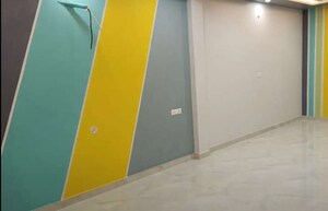 Room in 3 BHK Apartment at Hazratganj – for Rent