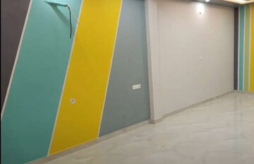 Room in 3 BHK Apartment at Hazratganj – for Rent