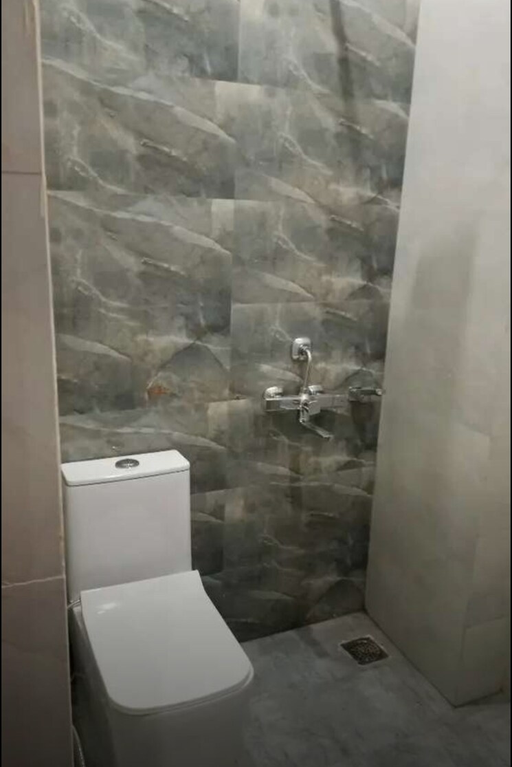Bathroom, hazratganj 3 Bedroom 1610 Sq.Ft. Apartment In Hazratganj Lucknow 9463591