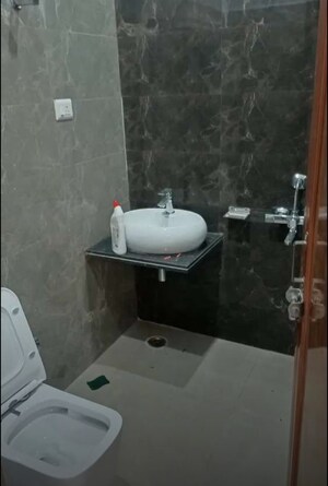 Bathroom in 3 BHK Apartment at Hazratganj – for Rent