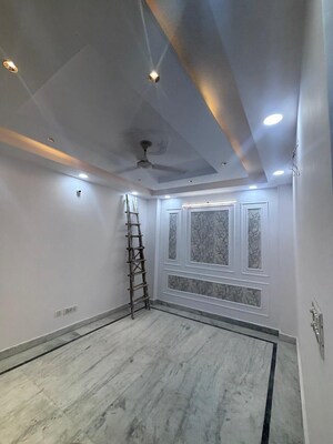 Room in 3 BHK Builder Floor at Govindpuri – for Rent