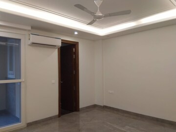 Room in 4 BHK Apartment at Sarvodaya Enclave – for Rent