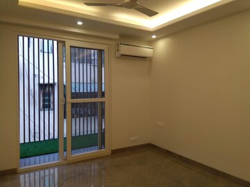Room in 4 BHK Apartment at Sarvodaya Enclave – for Rent