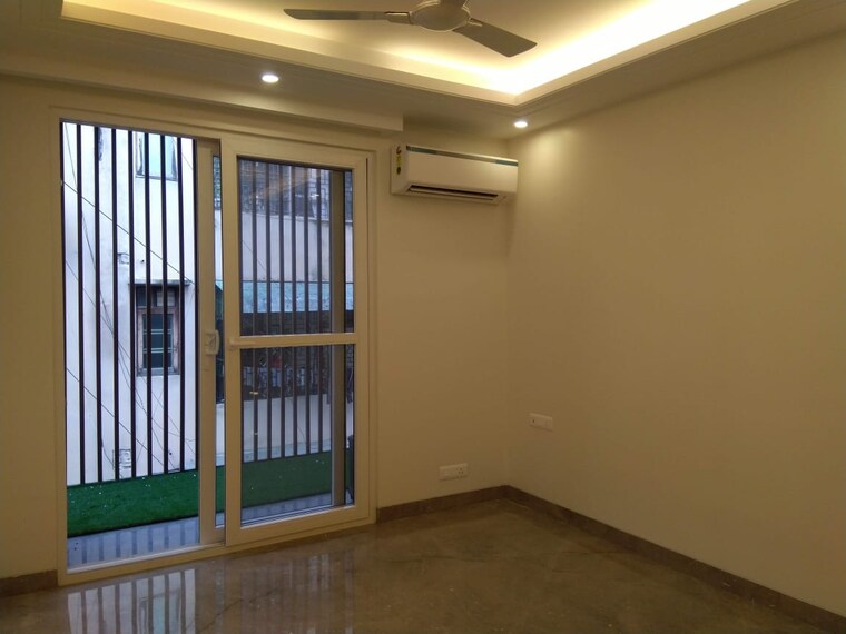 Room, sarvodaya enclave 4 Bedroom 4500 Sq.Ft. Apartment In Sarvodaya Enclave Delhi 9463583
