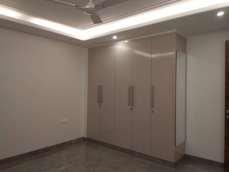 Room, sarvodaya enclave 4 Bedroom 4500 Sq.Ft. Apartment In Sarvodaya Enclave Delhi 9463583