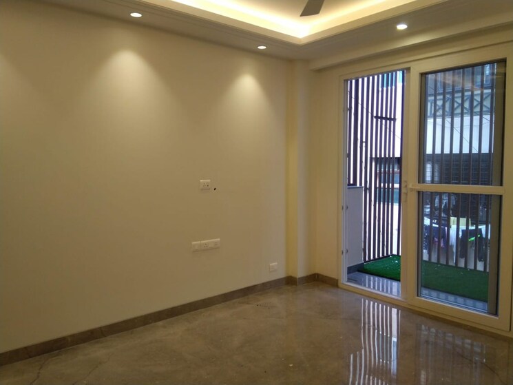 Room, sarvodaya enclave 4 Bedroom 4500 Sq.Ft. Apartment In Sarvodaya Enclave Delhi 9463583