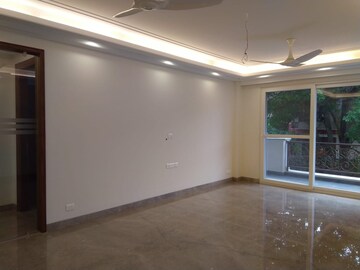 Room in 4 BHK Apartment at Sarvodaya Enclave – for Rent